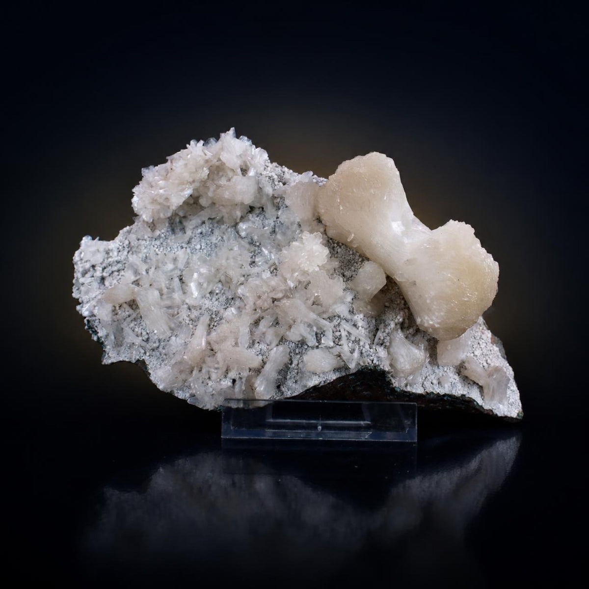 Stilbite with Heulandite · 660 g · Approx. 19 × 9 × 7 cm