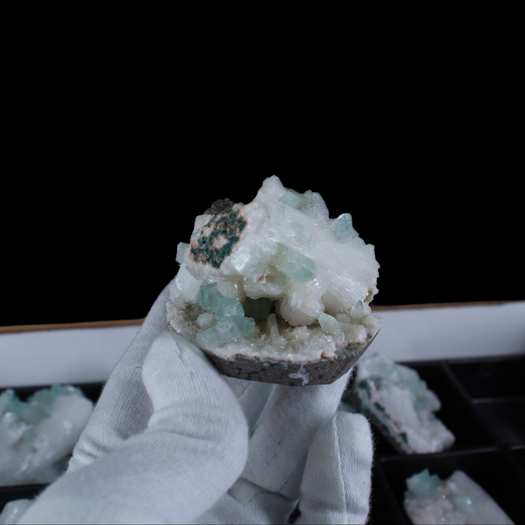 Natural Green Apophyllite, Stilbite with Heulandite Crystal Lot – 18 Pieces from India
