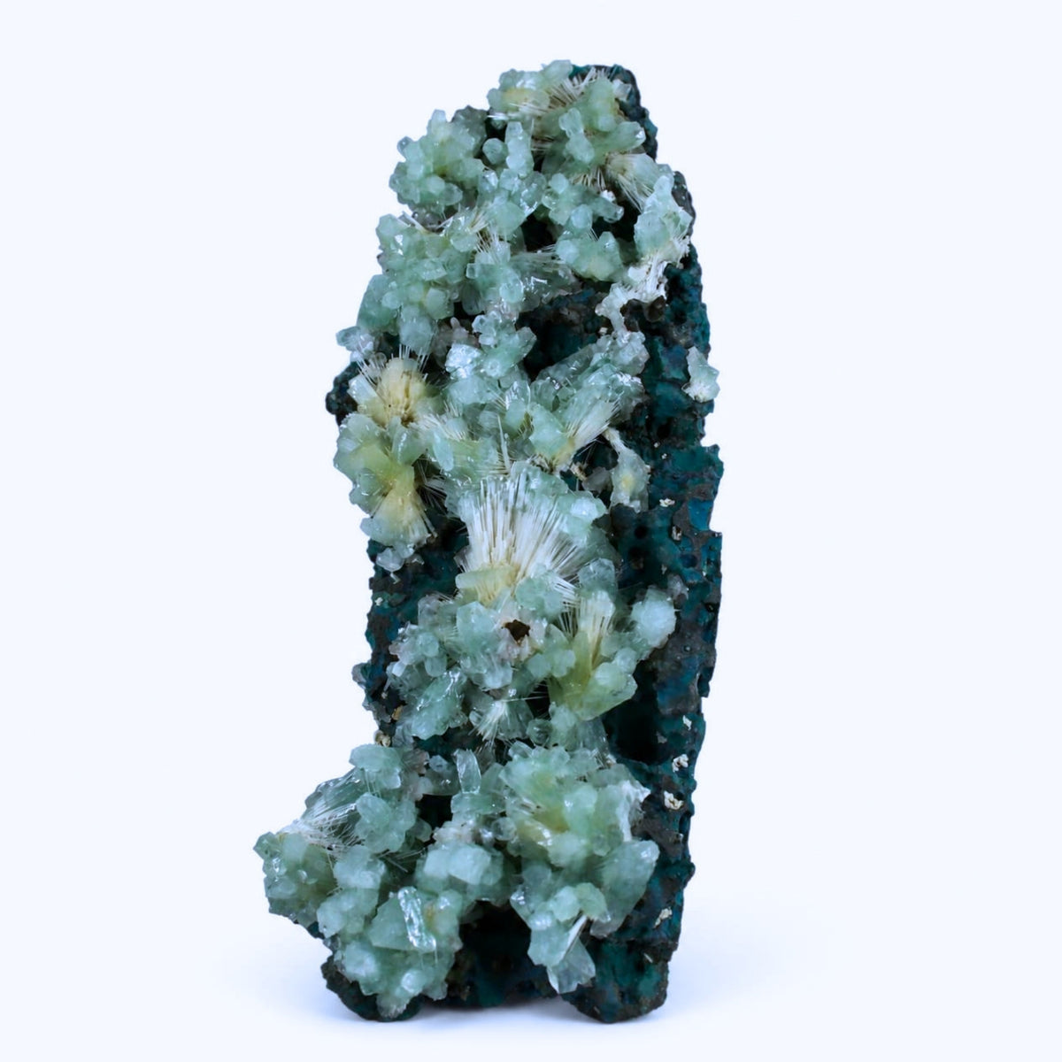 Apophyllite and Stilbite and Scolecite specimen — India, 1200 g.