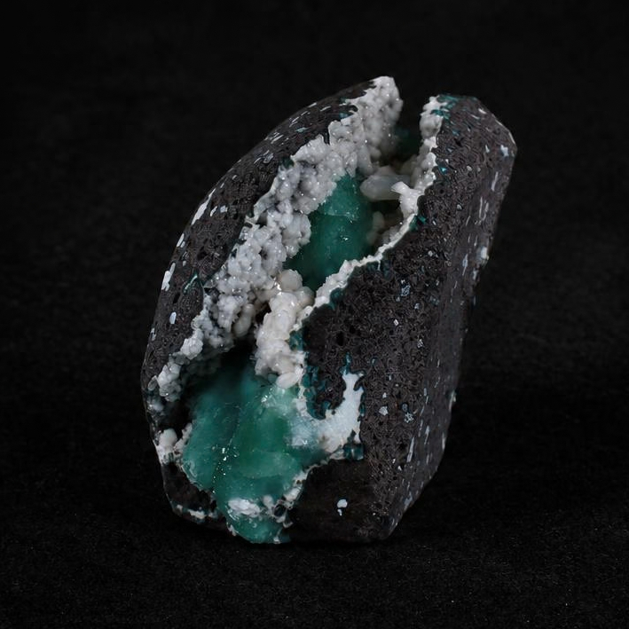 Green Apophyllite with Stilbite and Heulandite — India | 580 g | 10 × 5 × 5 cm