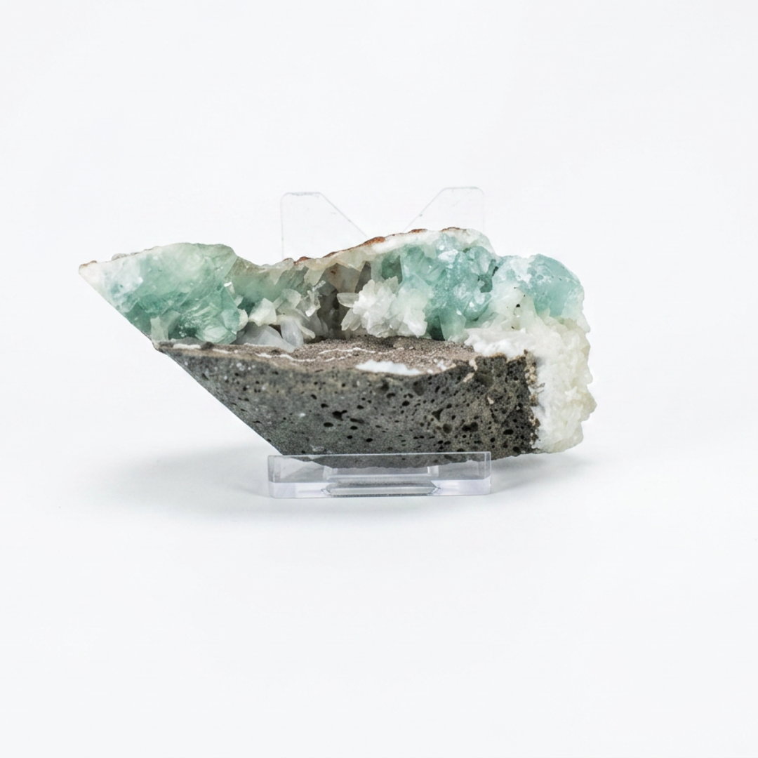 Apophyllite specimen — India, 140 g.