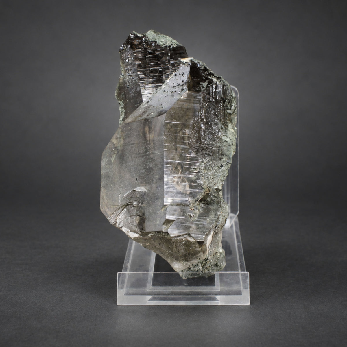 Natural Smoky Quartz Mineral Specimen 12 × 6 × 6 cm 520 g