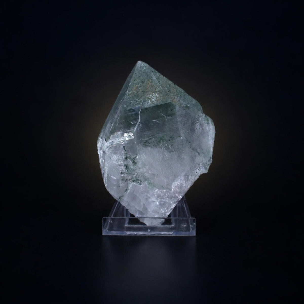 Natural Green Himalayan Quartz Mineral Specimen 12 × 11 × 10 cm 840 g