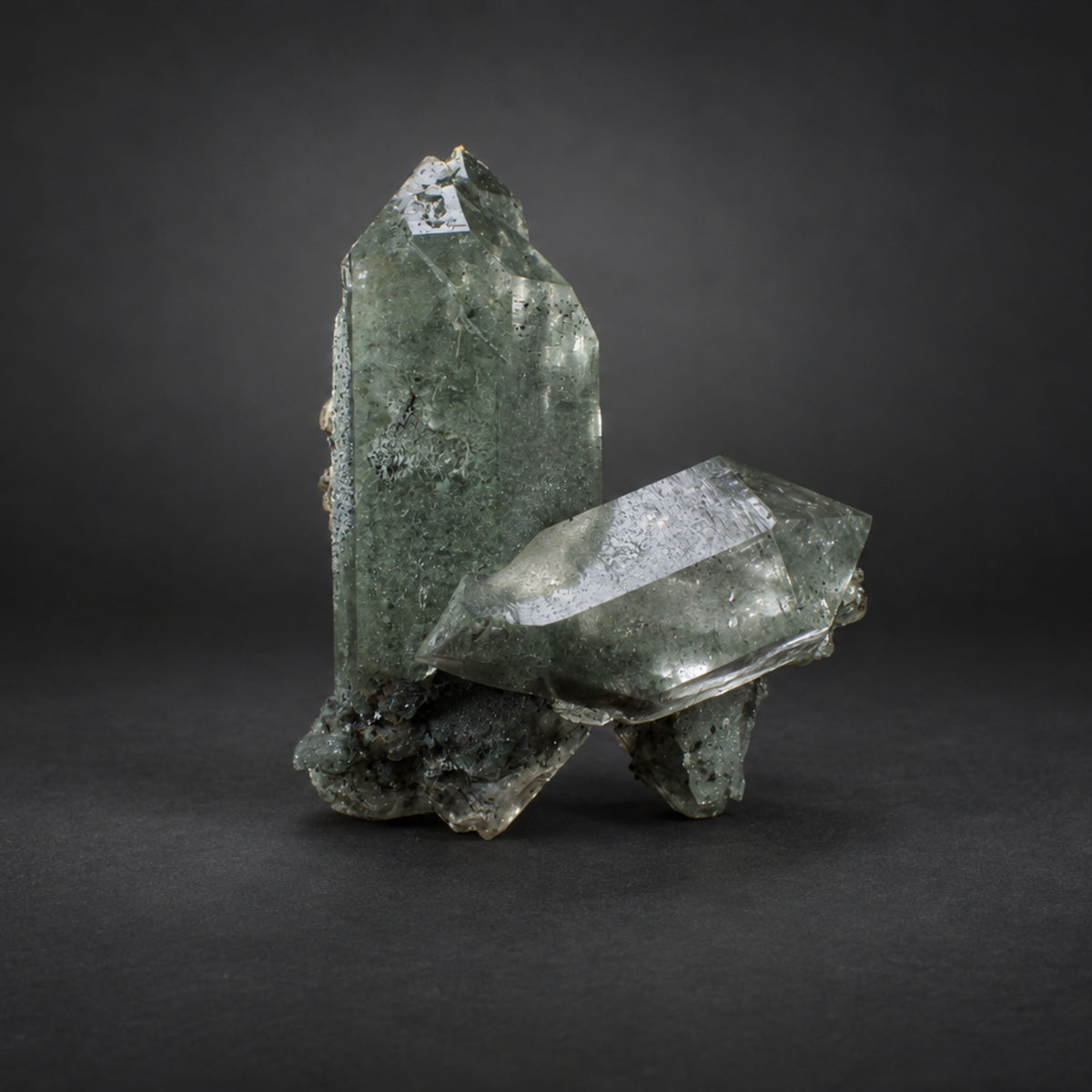 Natural Green Himalayan Quartz Mineral Specimen 12 × 10 × 5 cm 440 g