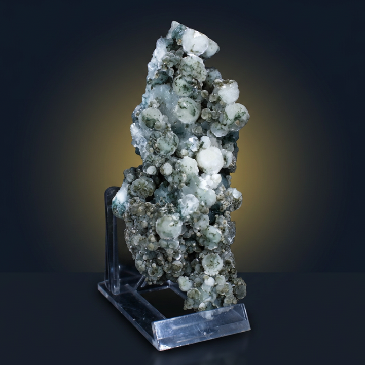 Prehnite specimen — India, 180 g.