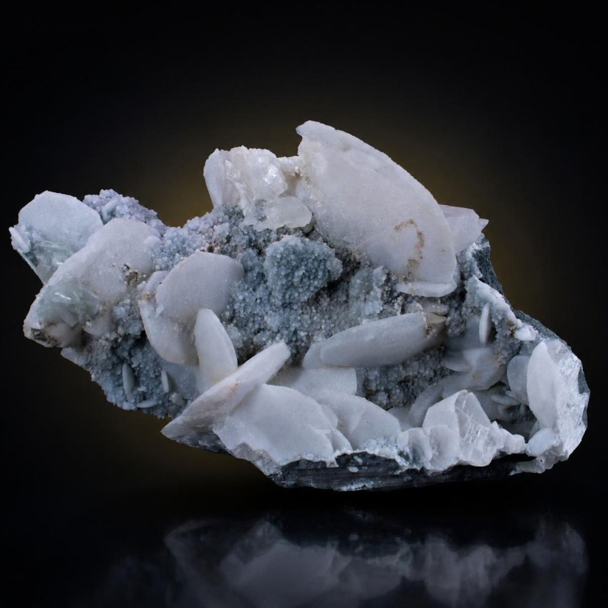 Prehnite and Chalcedony | 1550 g | 24 × 12 × 10 cm