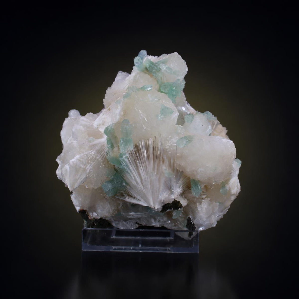 Natural Green Apophyllite with Stilbite & Scolecite Crystal Specimen – 600 gm | 11 × 10 × 5 cm