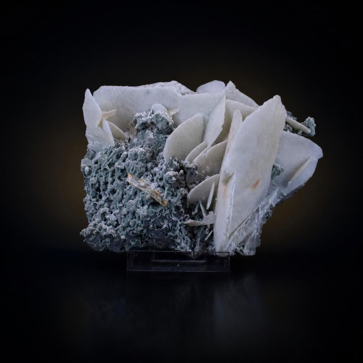 Natural Prehnite and Chalcedony Mineral Specimen  17 × 14 × 9 cm 1260 g