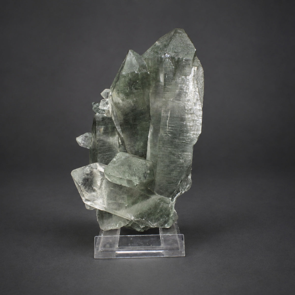Natural Green Himalayan Quartz Mineral Specimen 15 × 10 × 5 cm 750 g