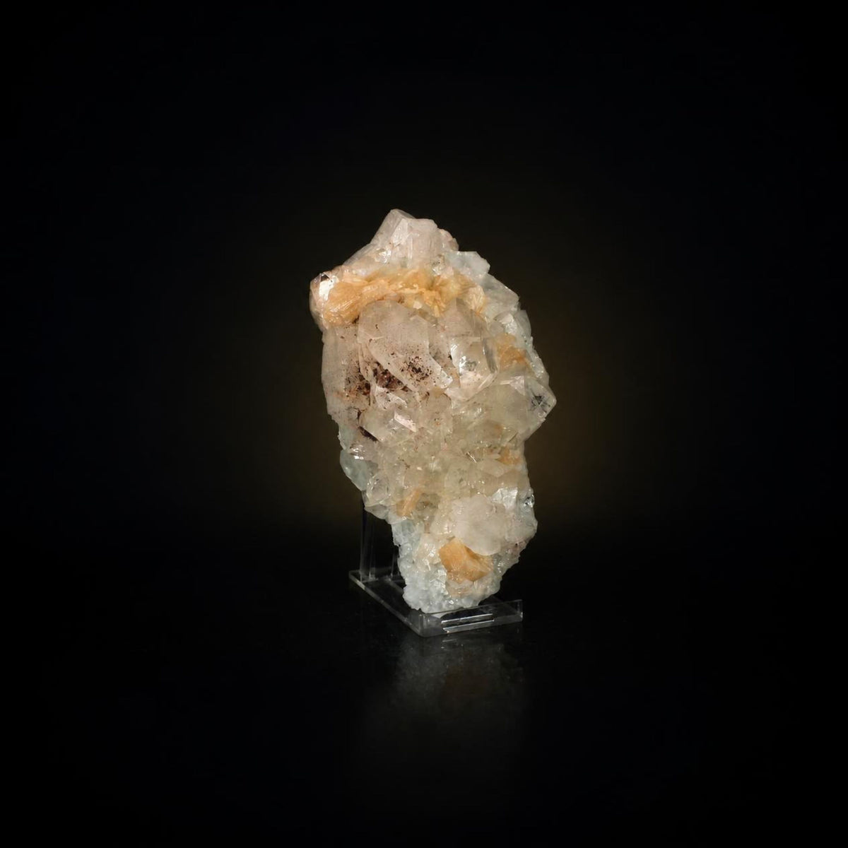 Apophyllite and Stilbite specimen — India, 590 g.
