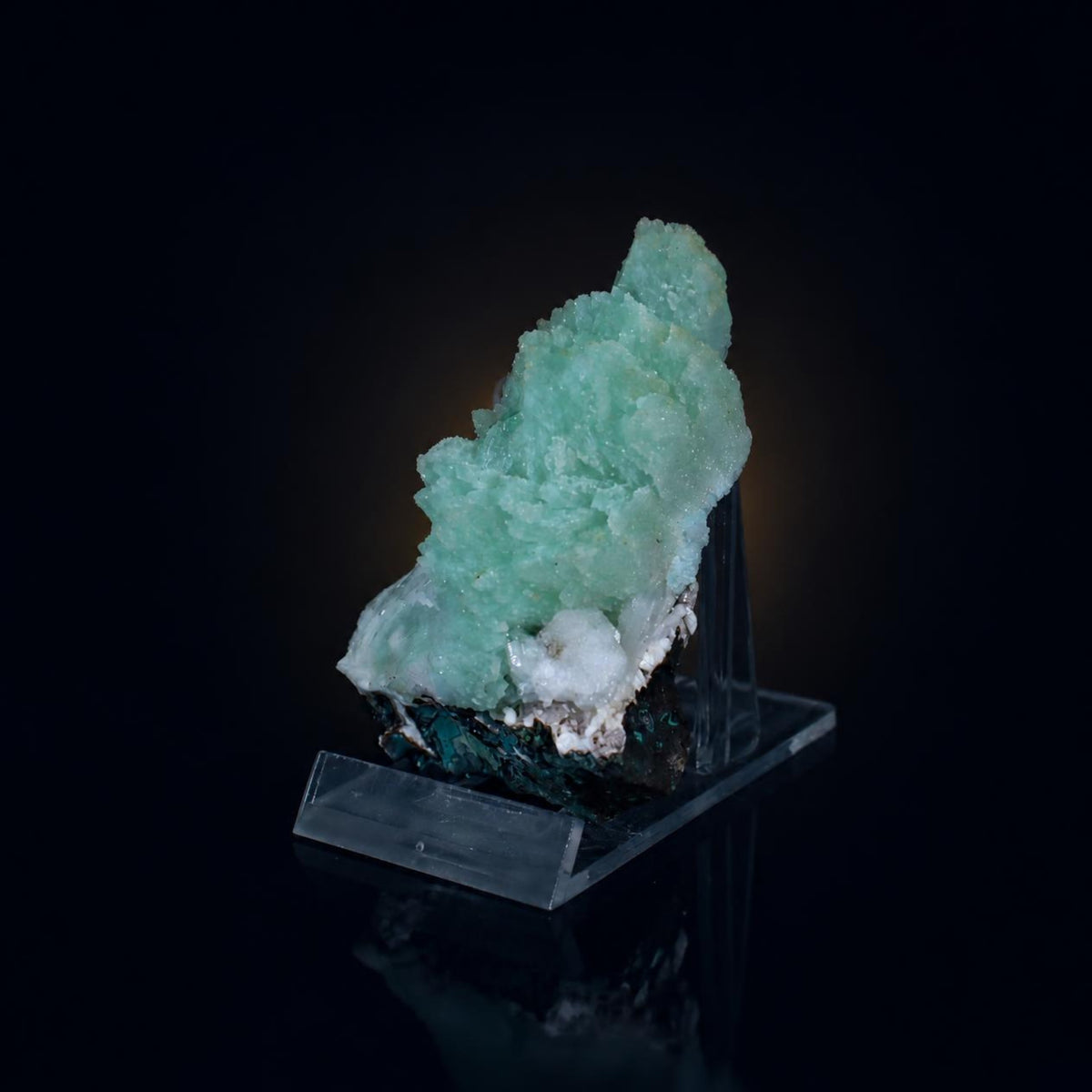 Green Botryoidal Apophyllite · 300 g · 8 × 4 × 5 cm