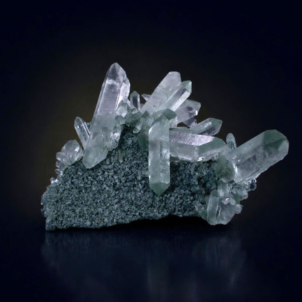 Natural Green Himalayan Quartz Mineral Specimen 12 × 11 × 5 cm 890 g