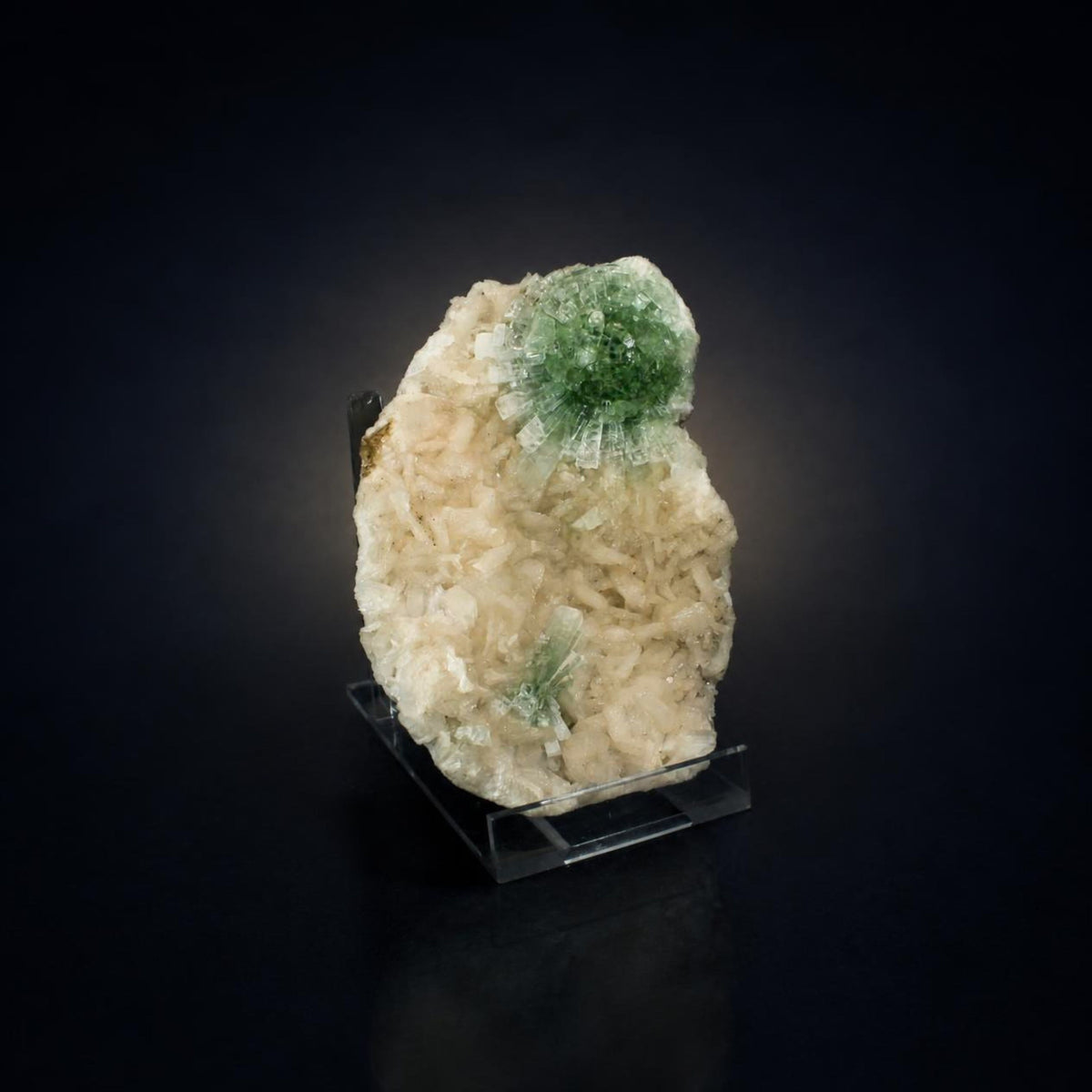 Apophyllite and Stilbite specimen — India, 640 g.