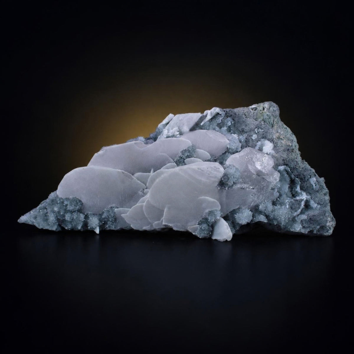 Natural Prehnite and Chalcedony Mineral Specimen 25 × 12 × 4 cm 1240 g