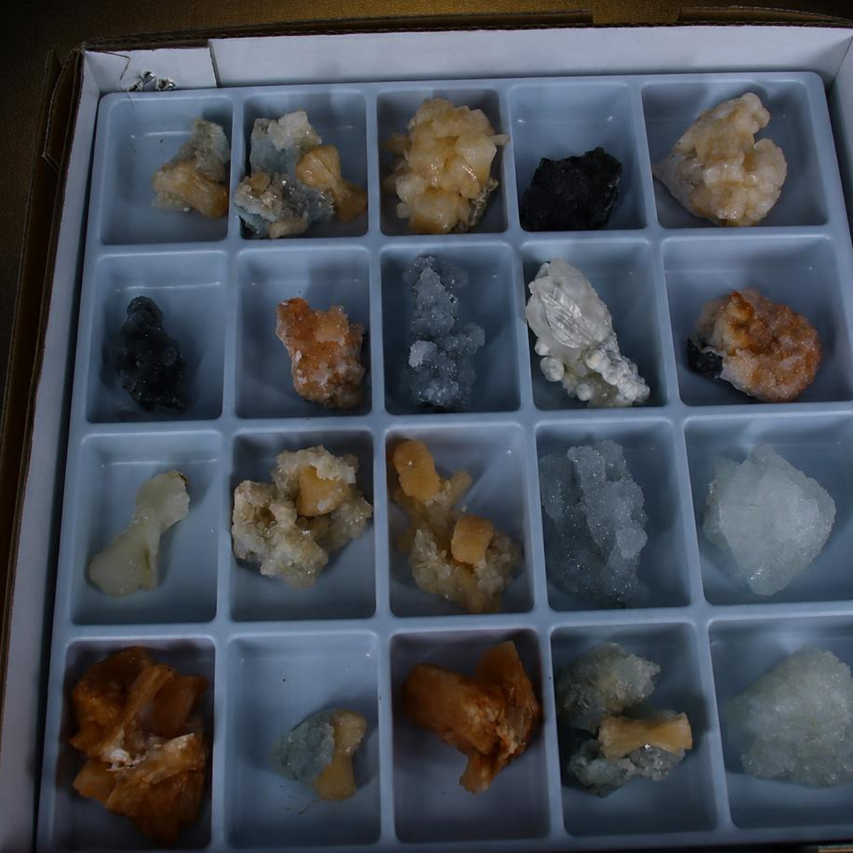 Mixed Apophyllite Stilbite Heulandite Calcite & amp Quartz Crystal Lot – 32 Pieces