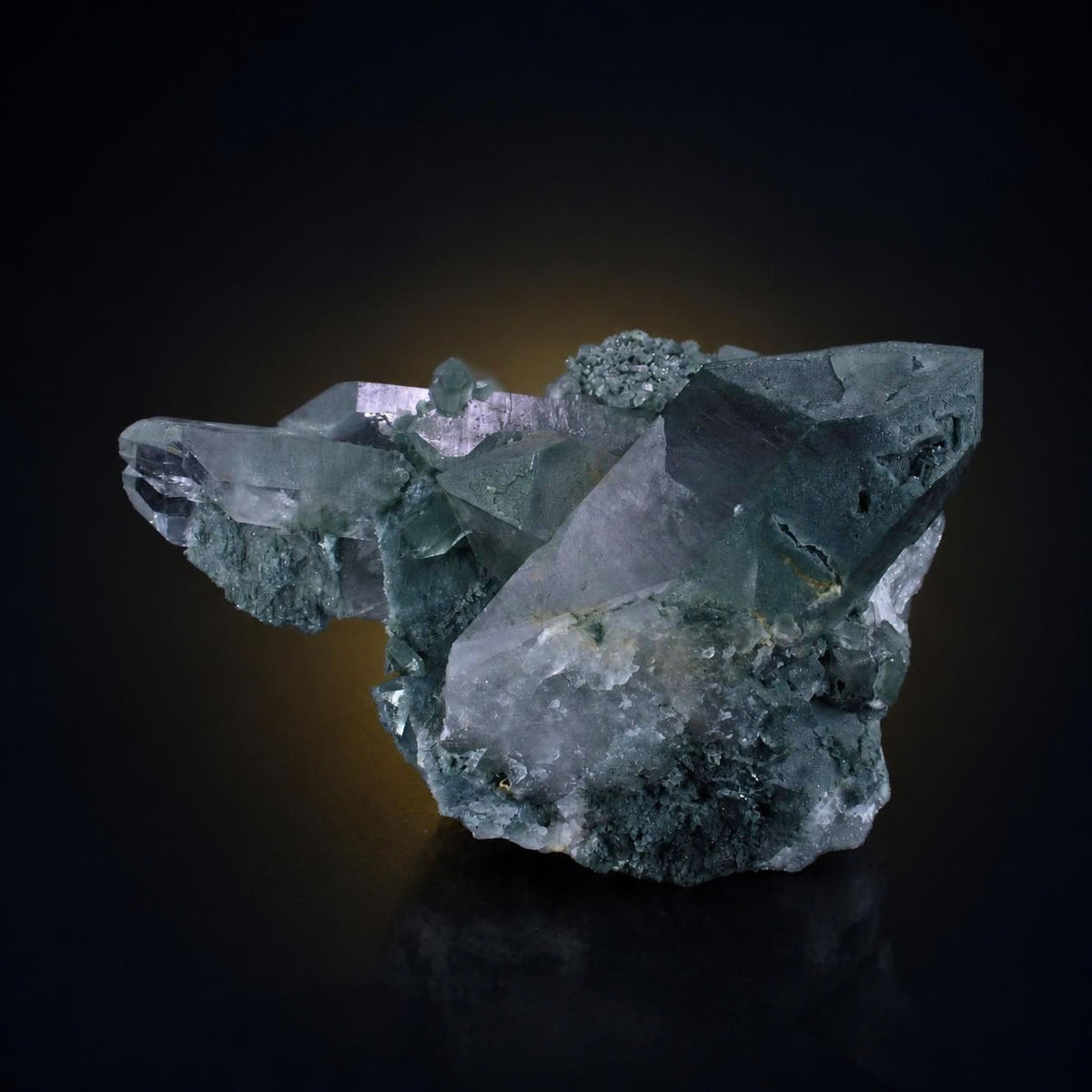 Natural Green Himalayan Quartz Mineral Specimen 19 × 15 × 9 cm 1960 g