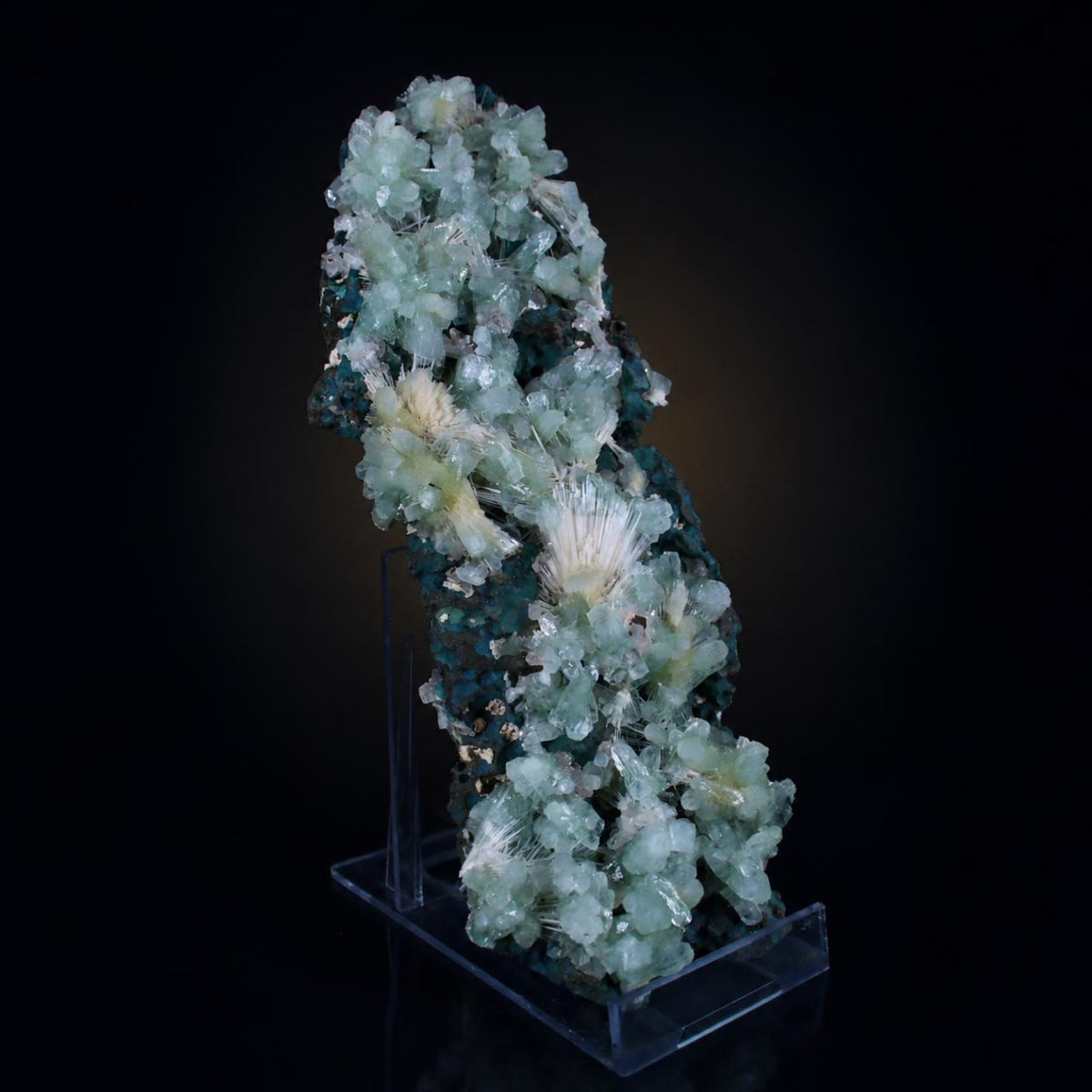 Apophyllite and Stilbite and Scolecite specimen — India, 1200 g.