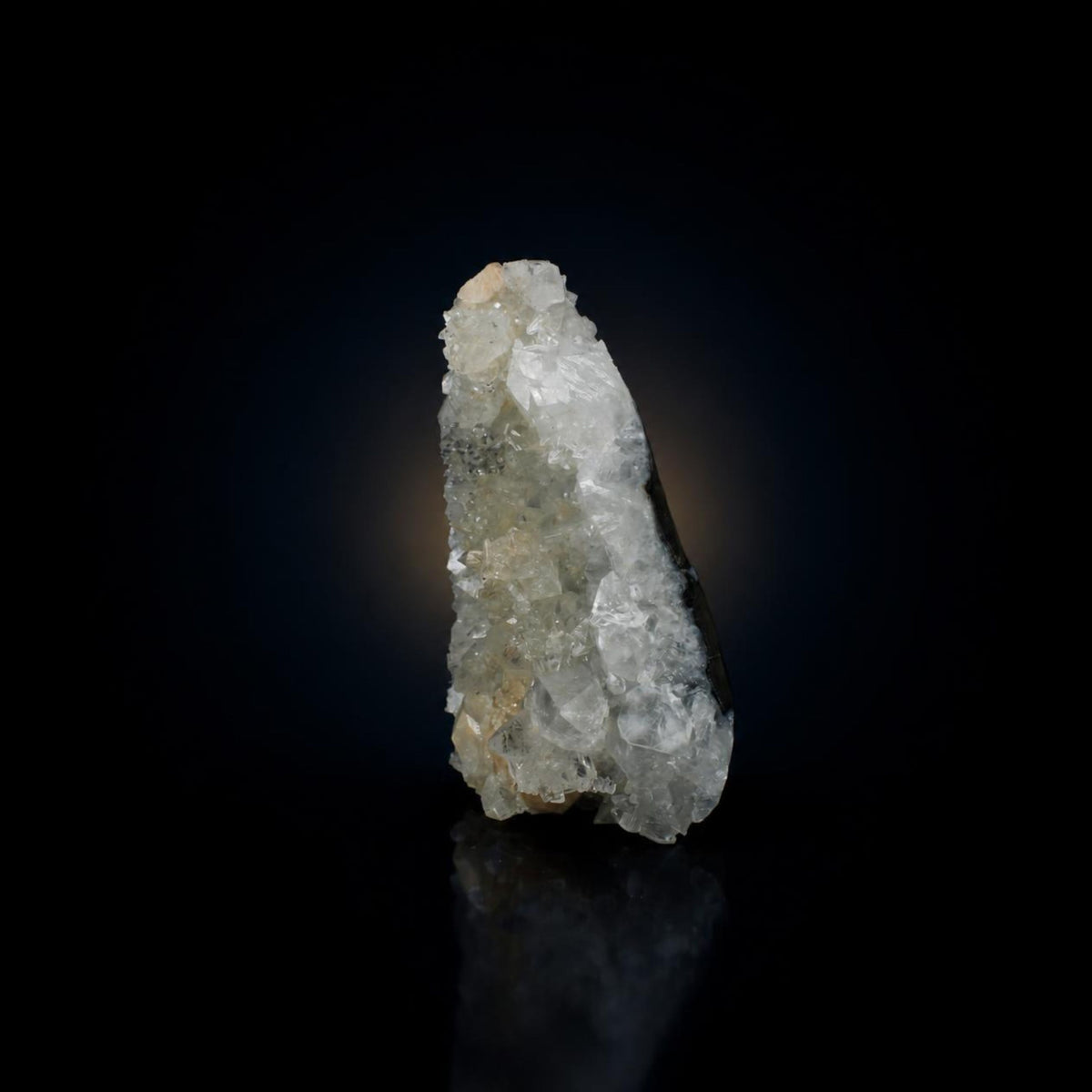 Apophyllite specimen — India, 710 g.