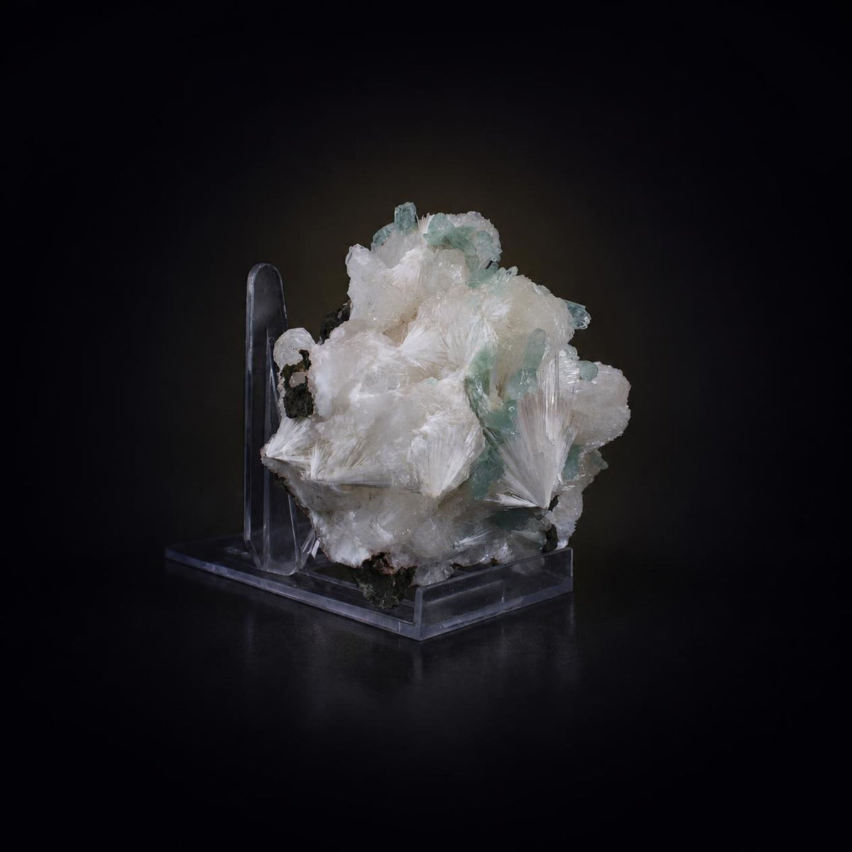 Natural Green Apophyllite with Stilbite & Scolecite Crystal Specimen – 600 gm | 11 × 10 × 5 cm