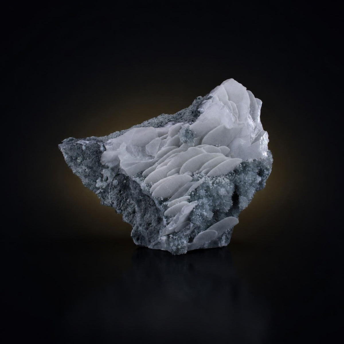 Natural Prehnite and Chalcedony Mineral Specimen  15 × 10 × 4 cm 820 g