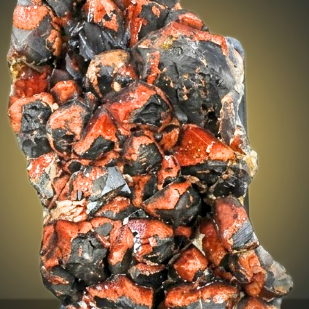 Red Amethyst with Hematite — “Alien” Formation · 600 g · 12 × 7 × 5 cm · India
