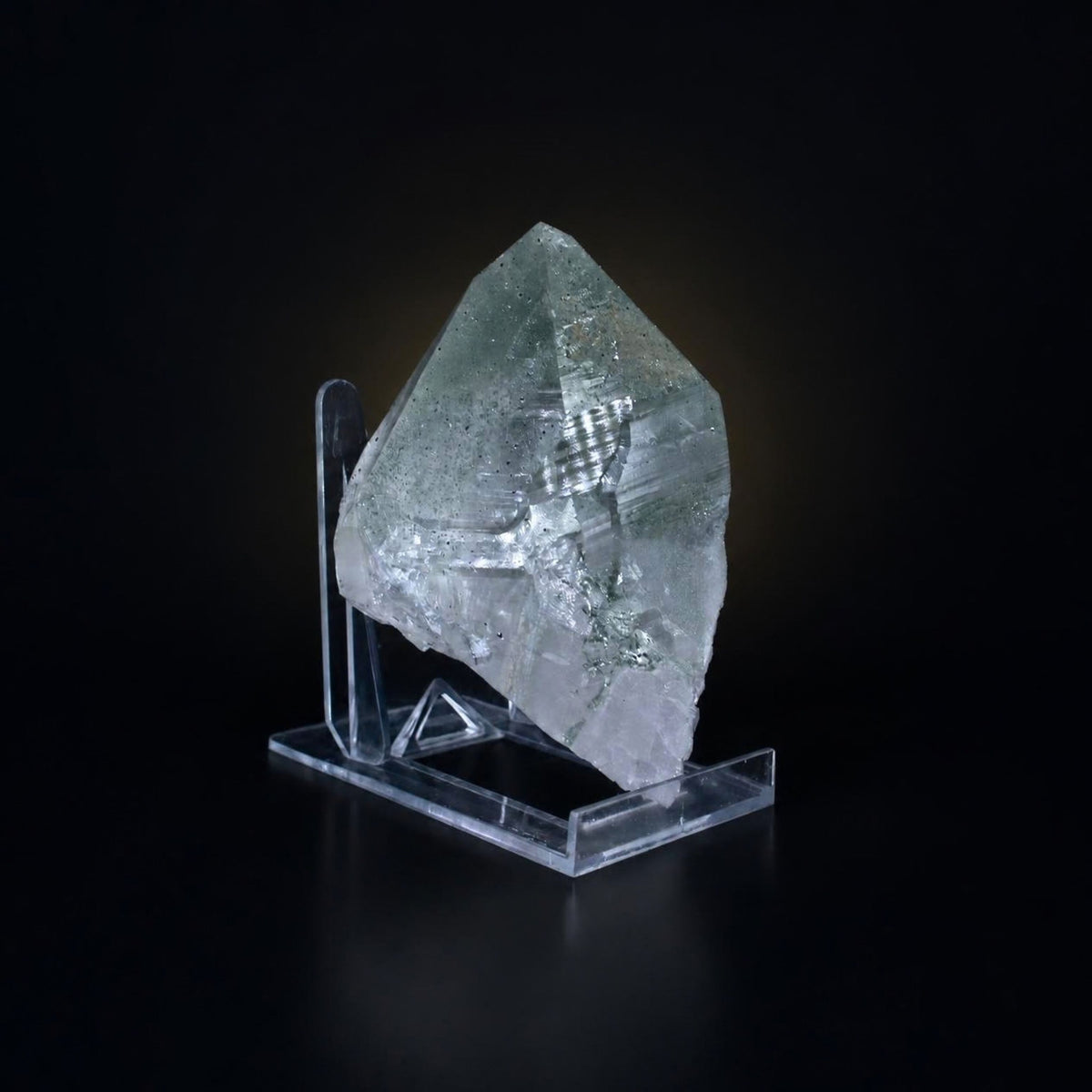 Natural Green Himalayan Quartz Mineral Specimen 12 × 11 × 10 cm 840 g