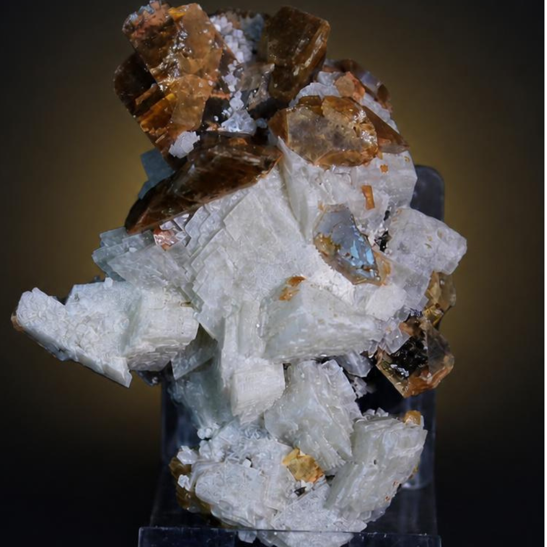Heulandite specimen — India, 140 g.