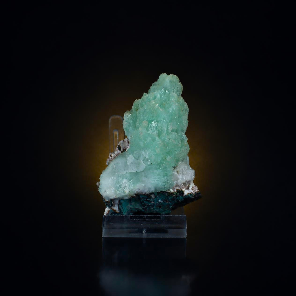 Green Botryoidal Apophyllite · 300 g · 8 × 4 × 5 cm