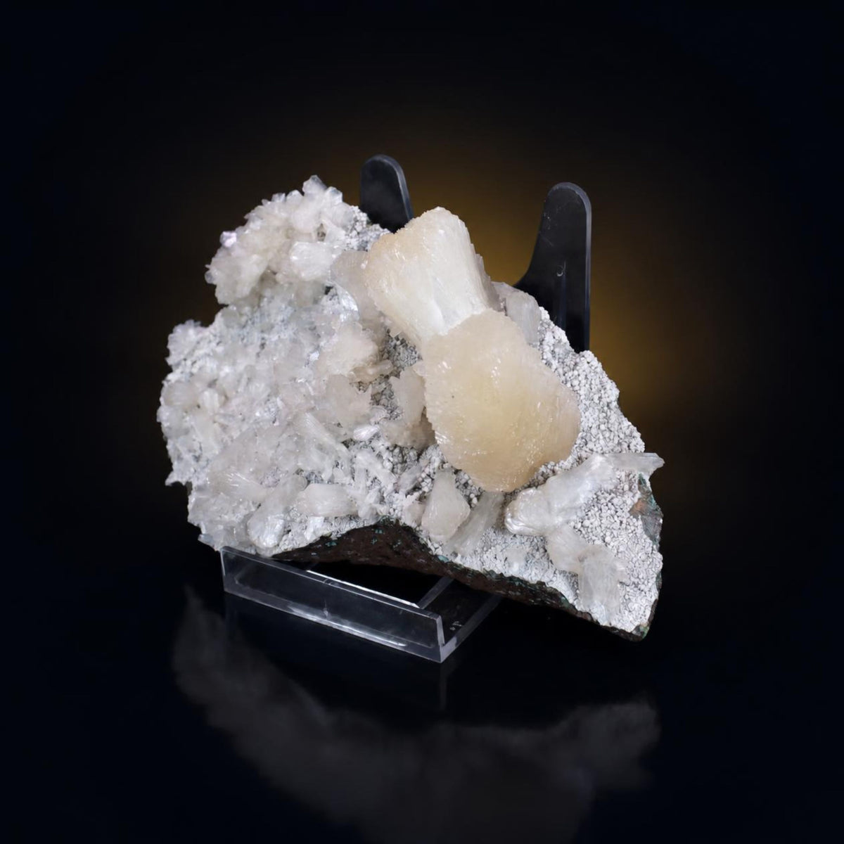 Stilbite with Heulandite · 660 g · Approx. 19 × 9 × 7 cm