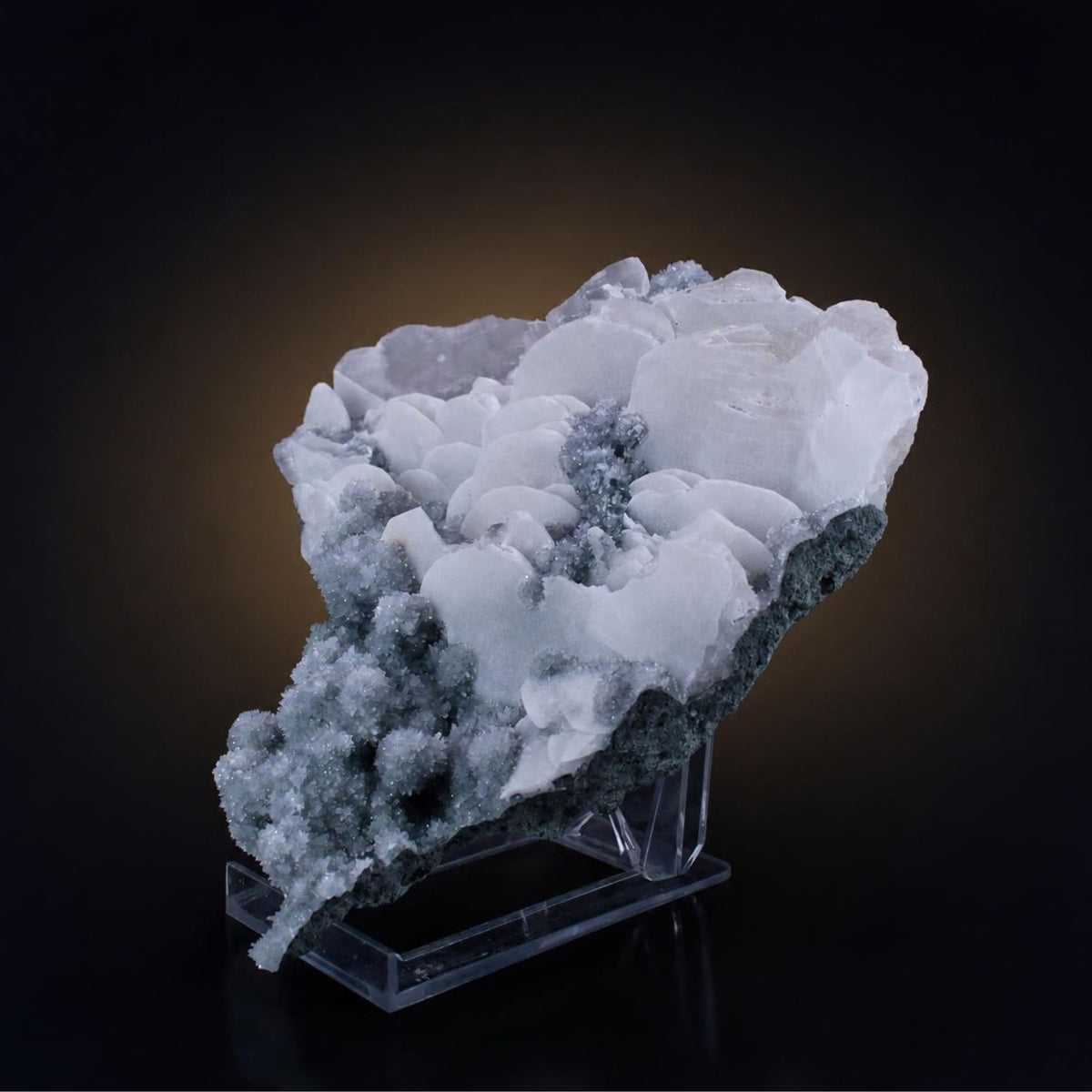 Natural Prehnite and Chalcedony Mineral Specimen 22 × 19 × 9 cm 1220 g
