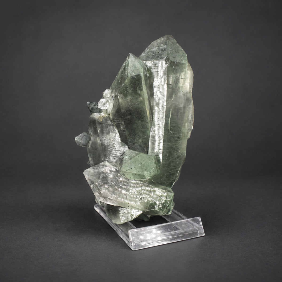 Natural Green Himalayan Quartz Mineral Specimen 15 × 10 × 5 cm 750 g