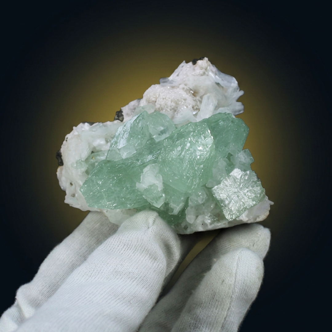 Apophyllite specimen — India, 140 g.