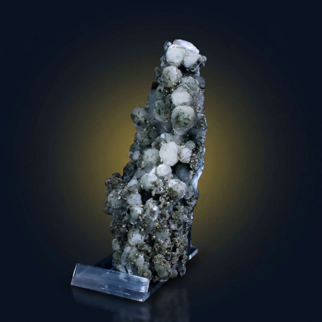 Prehnite specimen — India, 180 g.