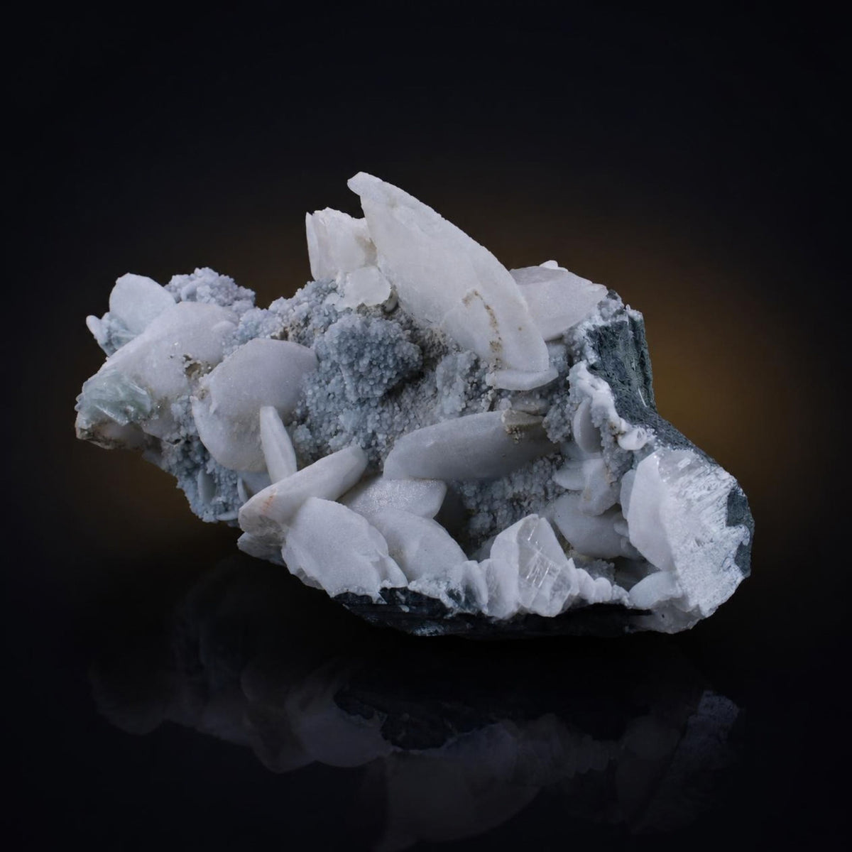 Natural Prehnite and Chalcedony Crystal Specimen  24 × 12 × 10 cm 1550 g
