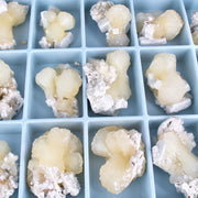 Stilbite specimen lot — India, 2000 g.