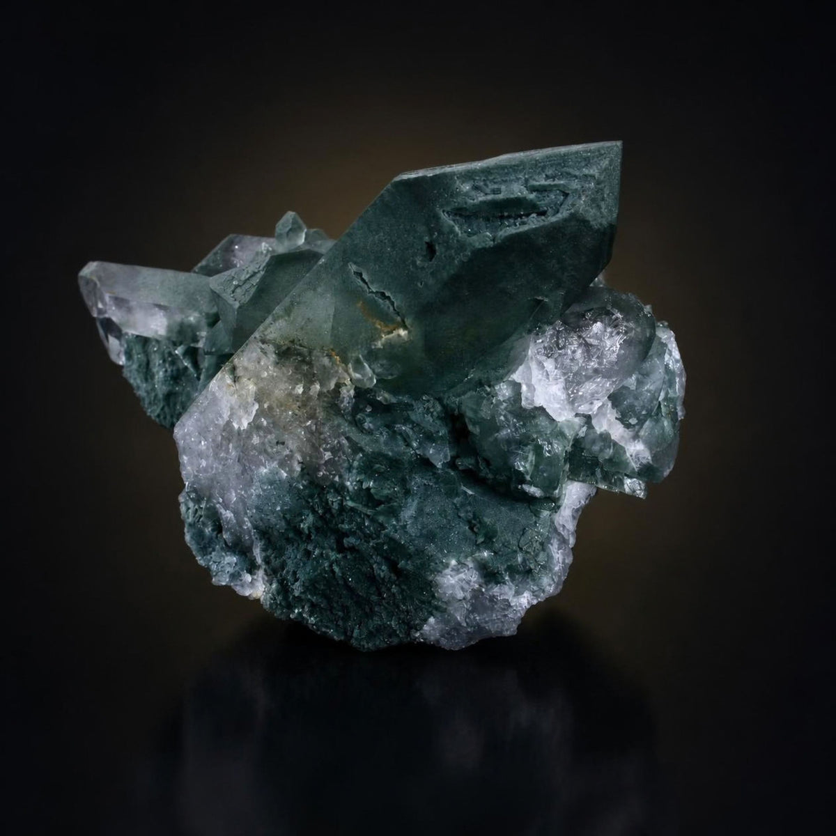 Natural Green Himalayan Quartz Mineral Specimen 19 × 15 × 9 cm 1960 g