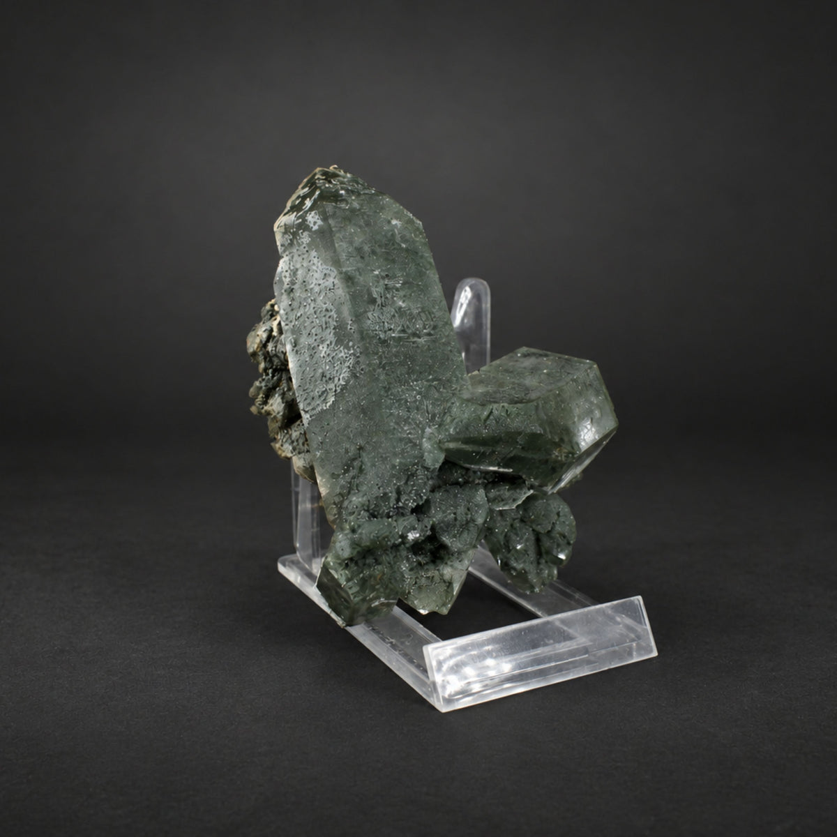 Natural Green Himalayan Quartz Mineral Specimen 12 × 10 × 5 cm 440 g
