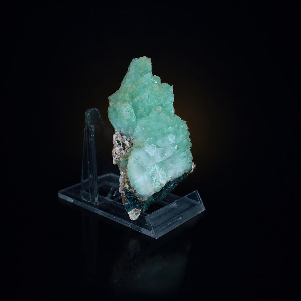 Green Botryoidal Apophyllite · 300 g · 8 × 4 × 5 cm