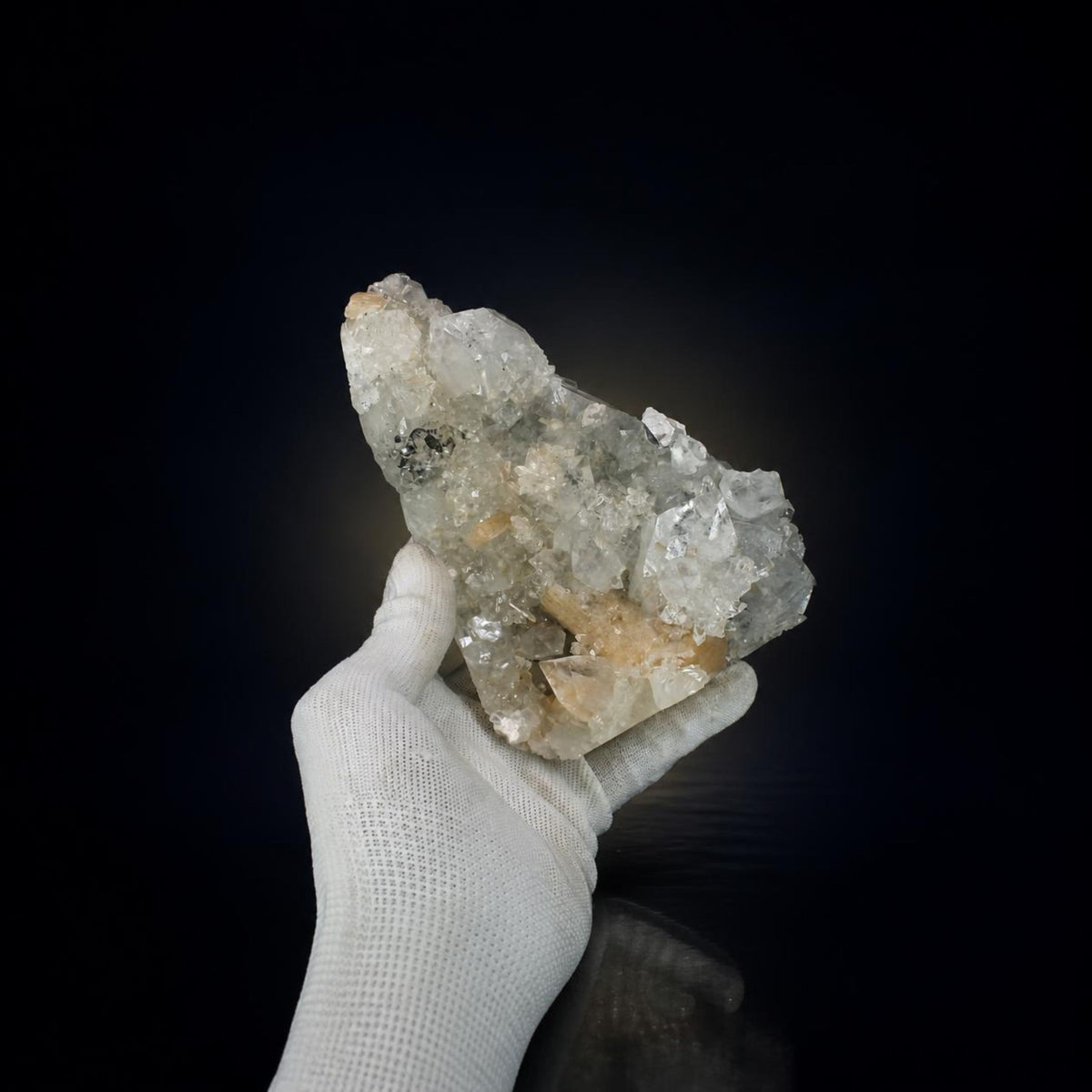 Apophyllite specimen — India, 710 g.