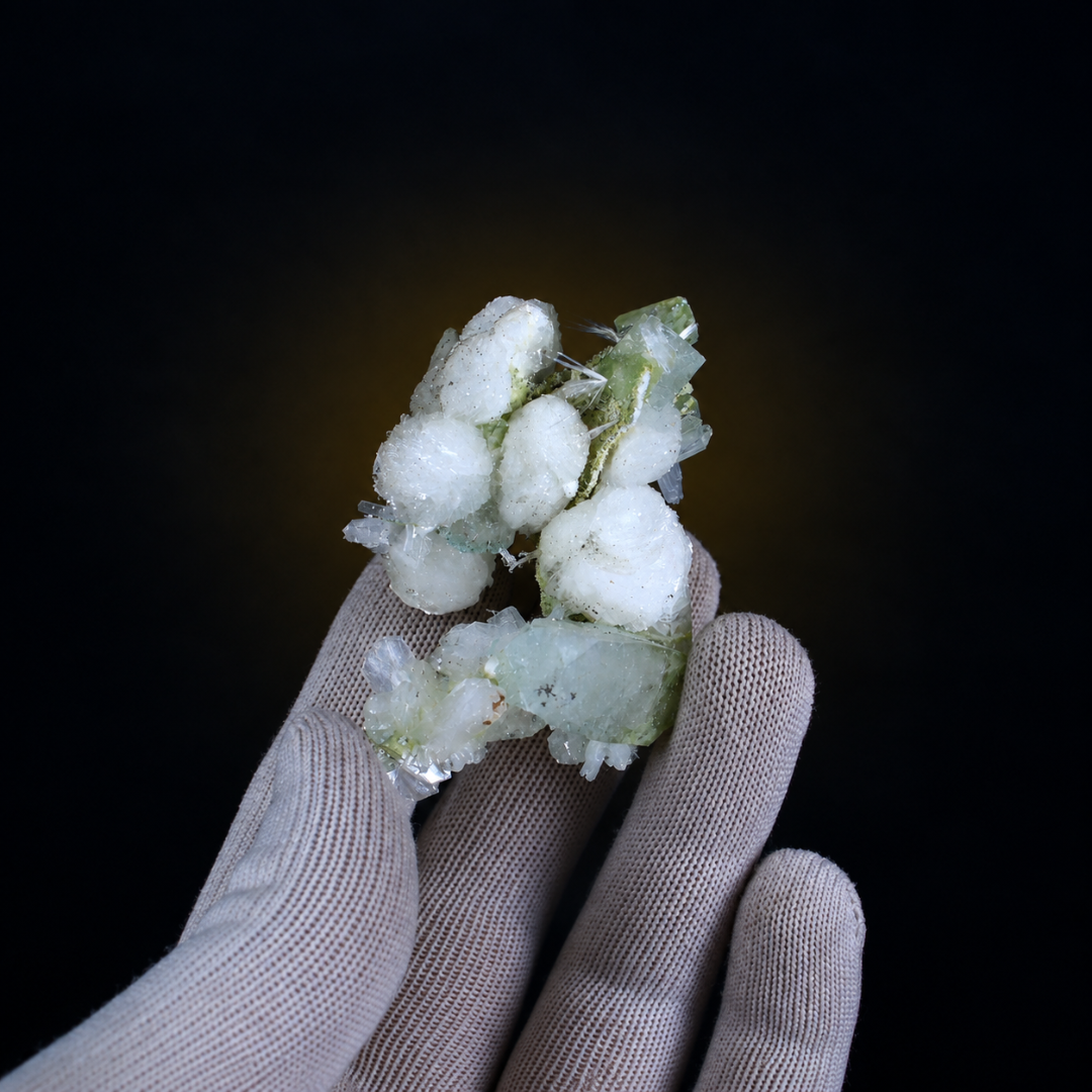 Okenite Heulandite Natural Crystal Specimen – 60g, 7 × 4 × 3 cm