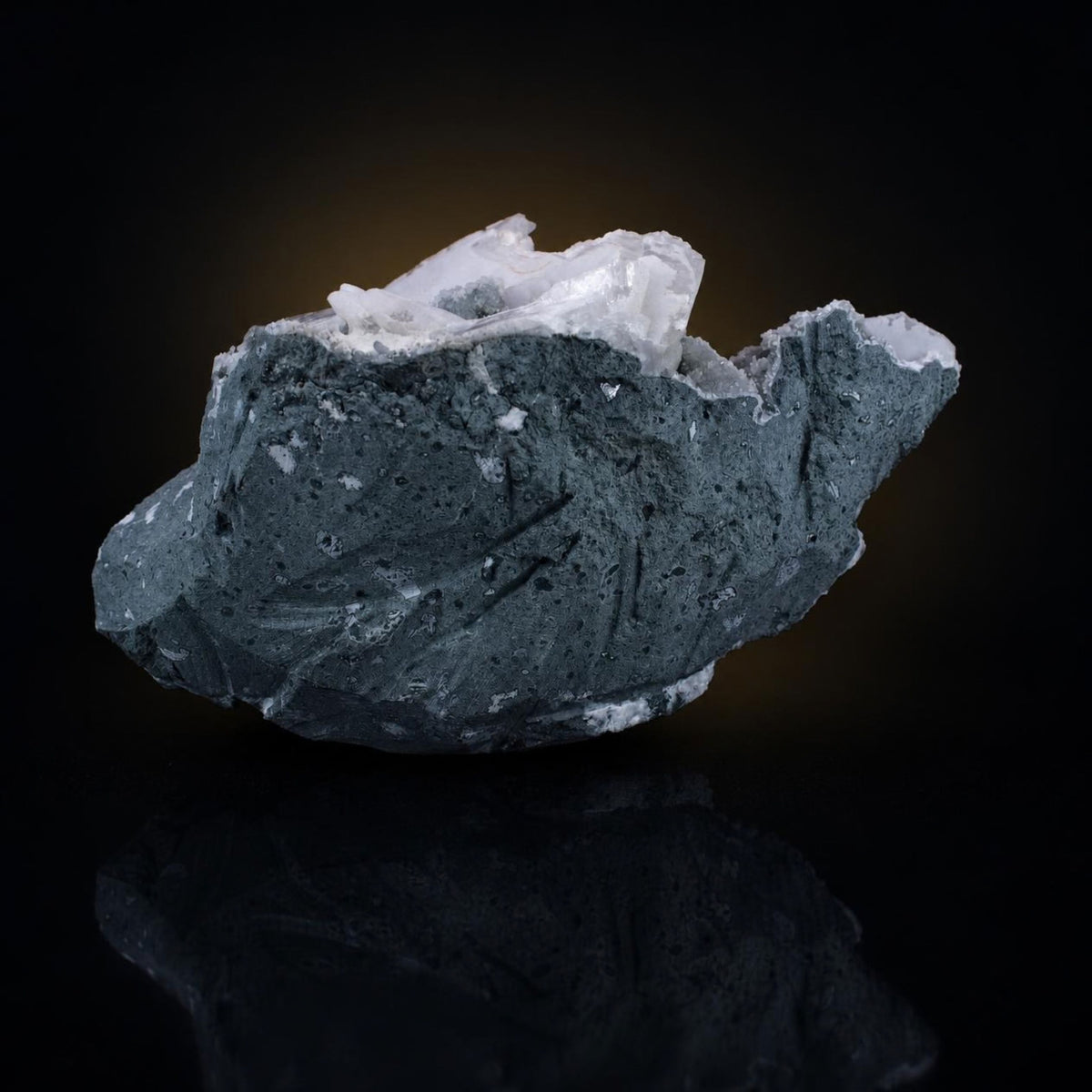 Natural Prehnite and Chalcedony Crystal Specimen  24 × 12 × 10 cm 1550 g