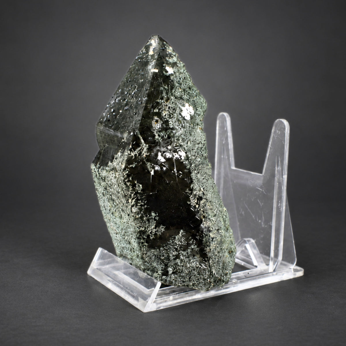 Natural Green Phantom Quartz Mineral Specimen 12 × 8 × 6 cm 650 g