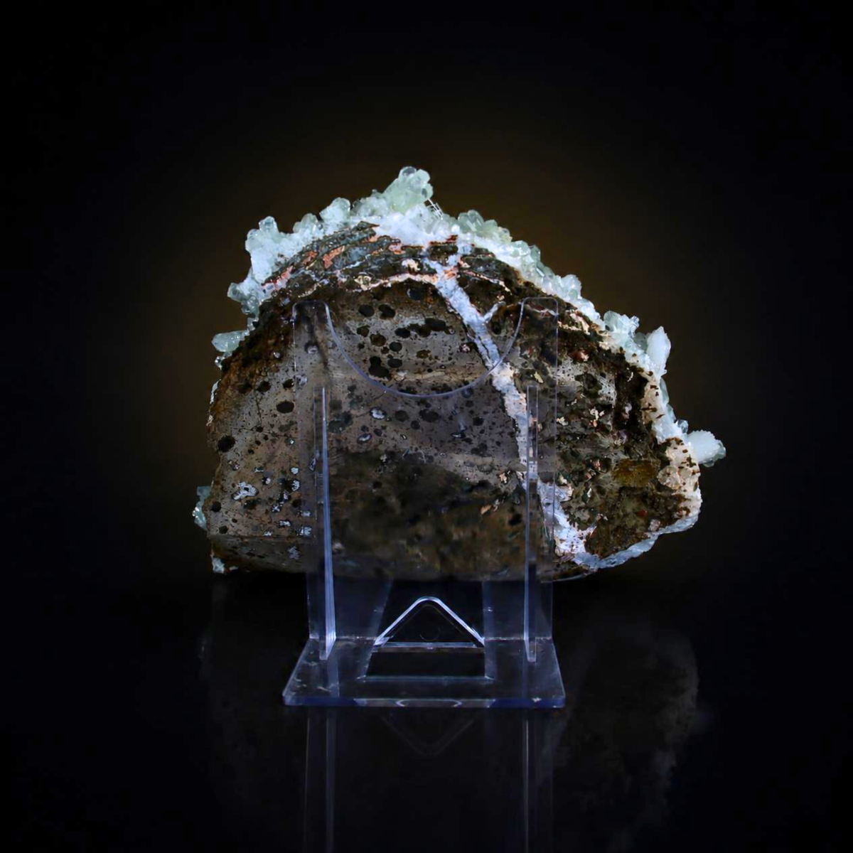 Green Botryoidal Acicular Tabular Apophyllite on White Stilbite Matrix · 1050 g · 20 × 15 × 6 cm · Pune