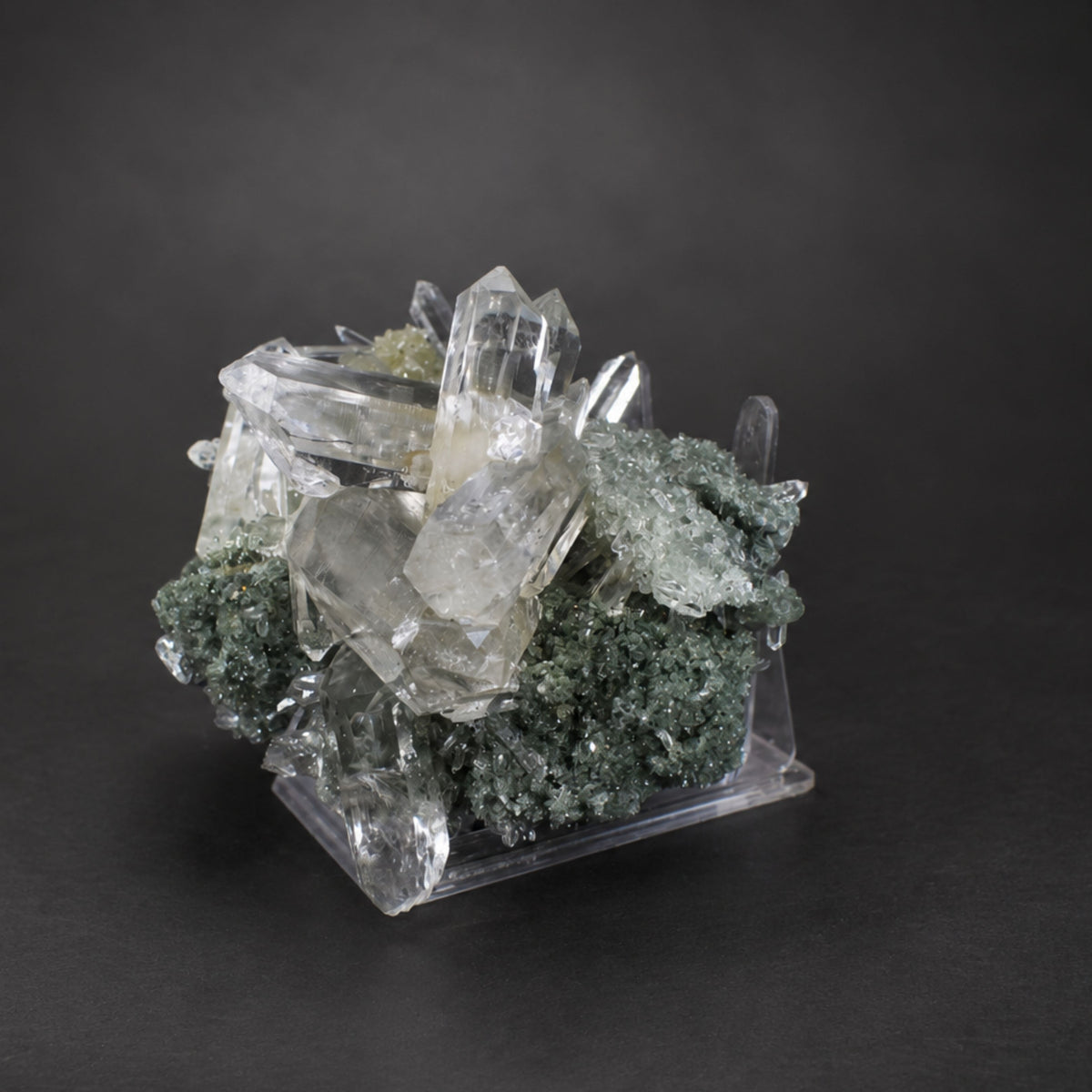 Natural Chlorite Quartz Crystal Cluster  17 × 13 × 8 cm 920 g