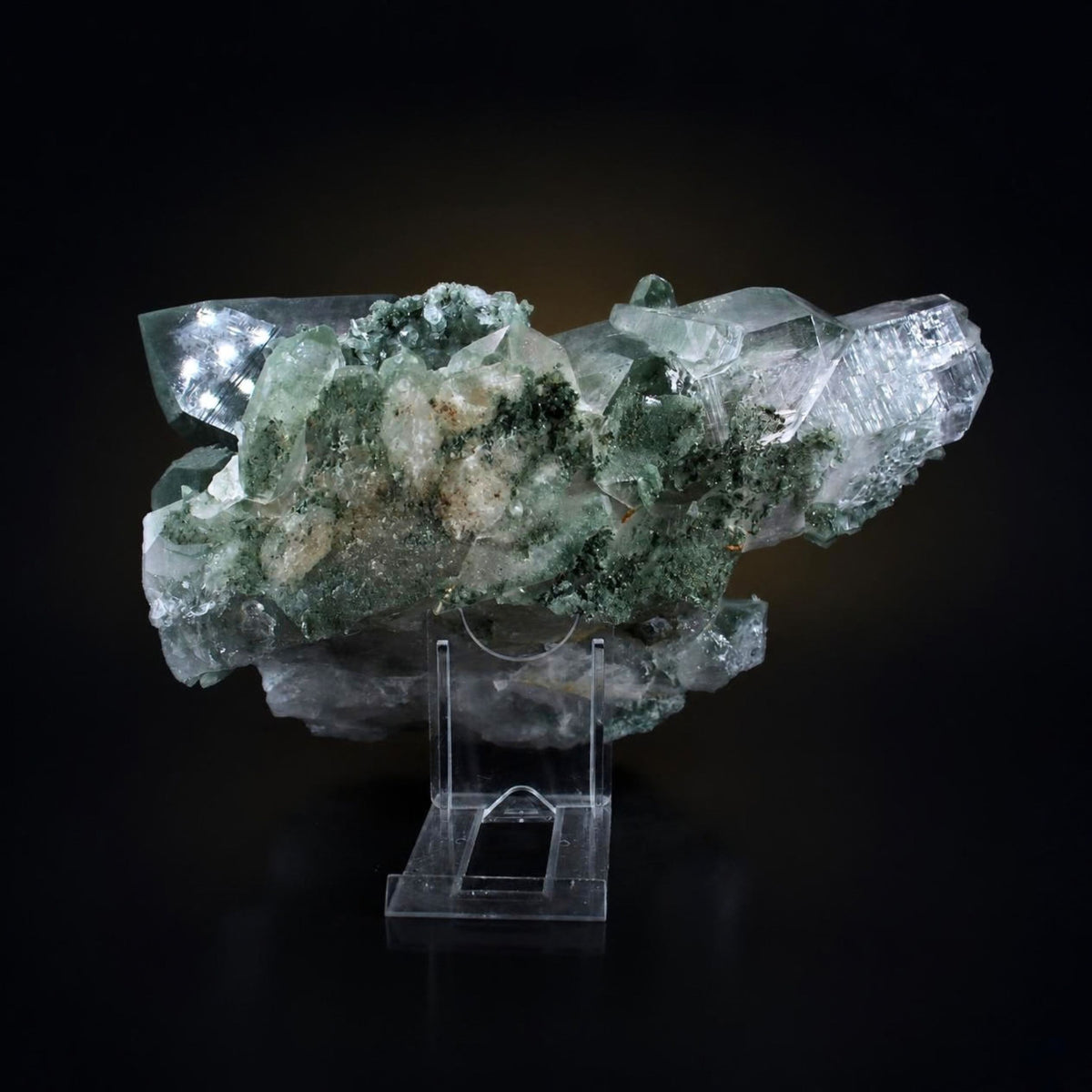 Natural Green Himalayan Quartz Mineral Specimen 19 × 15 × 9 cm 1960 g