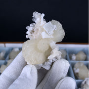 Stilbite specimen lot — India, 2000 g.