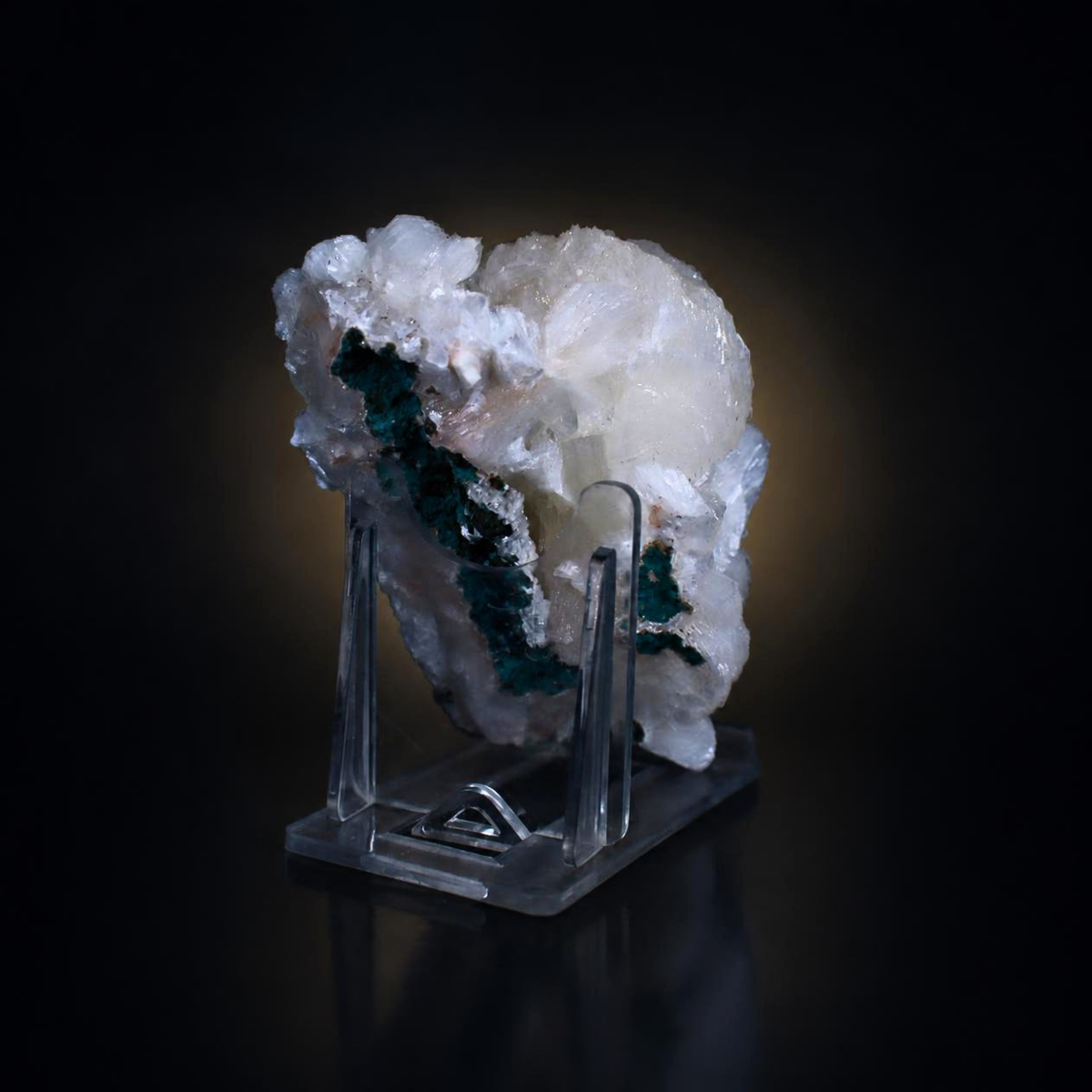 Stilbite & Heulandite Crystal Cluster  8 × 7 × 4 cm | 190 g