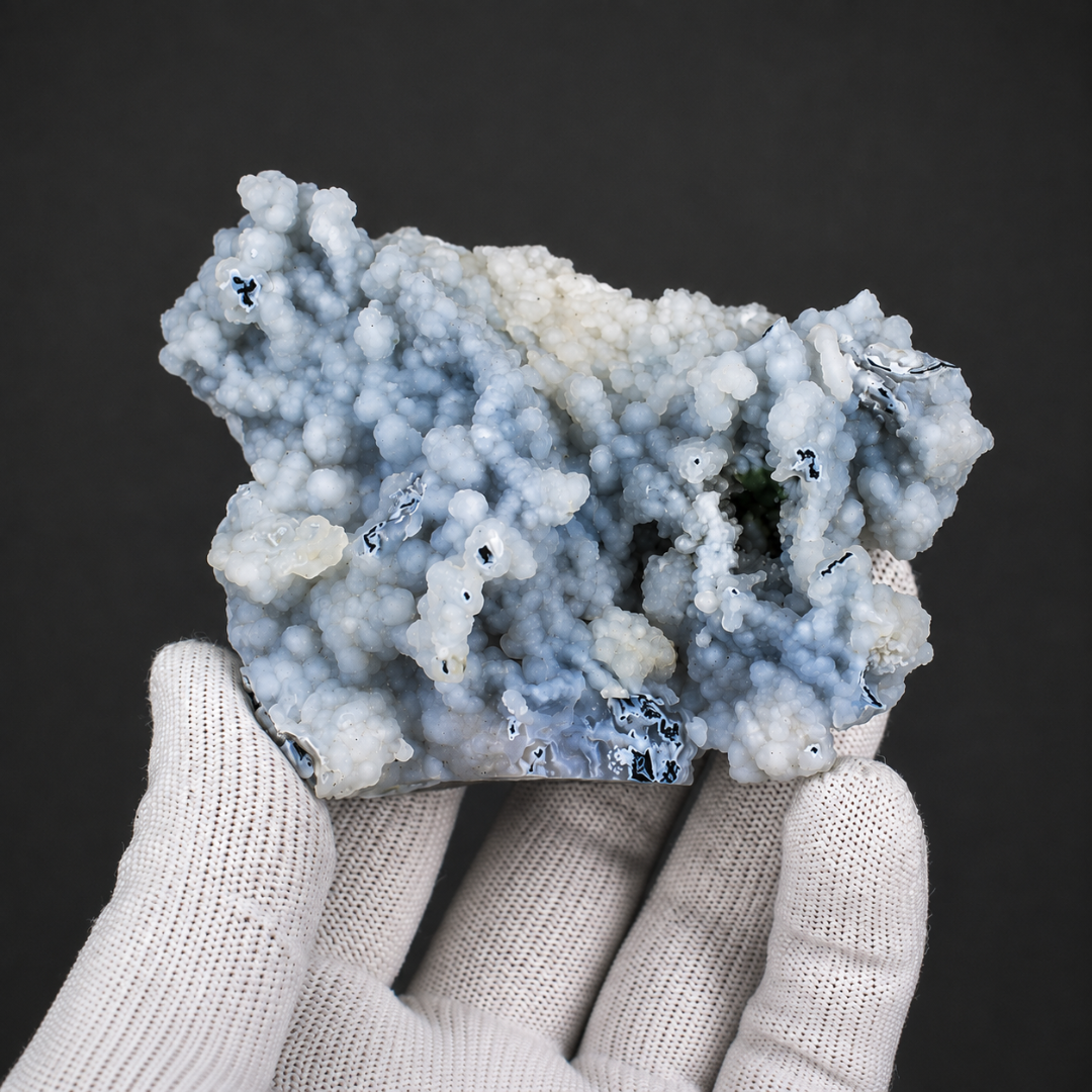 Chalcedony specimen — India, 250 g.