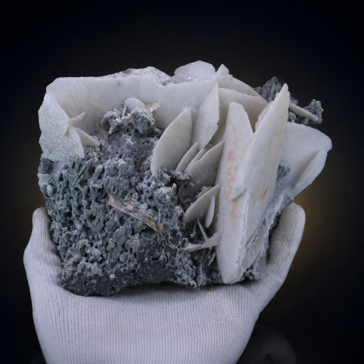 Natural Prehnite and Chalcedony Mineral Specimen  17 × 14 × 9 cm 1260 g