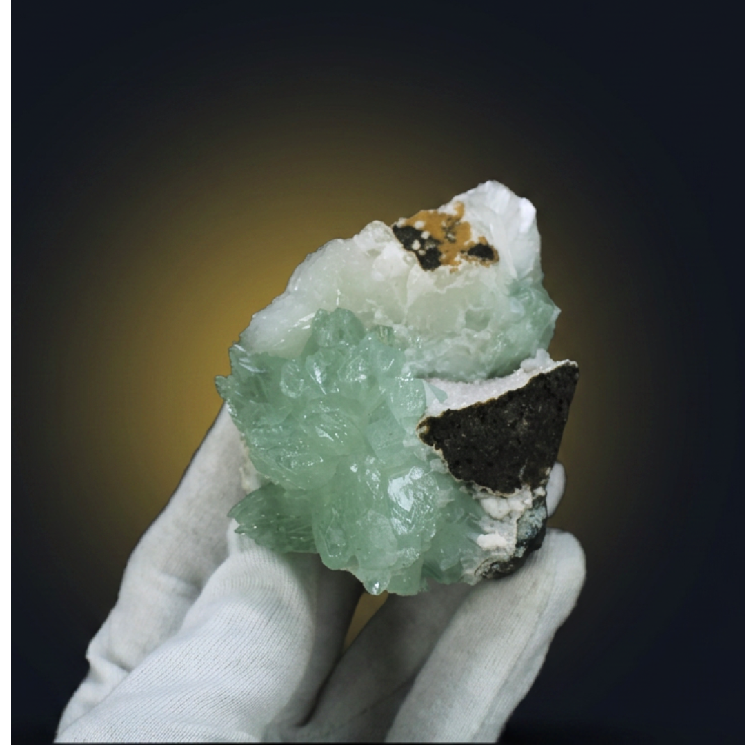 Apophyllite specimen — India, 210 g.